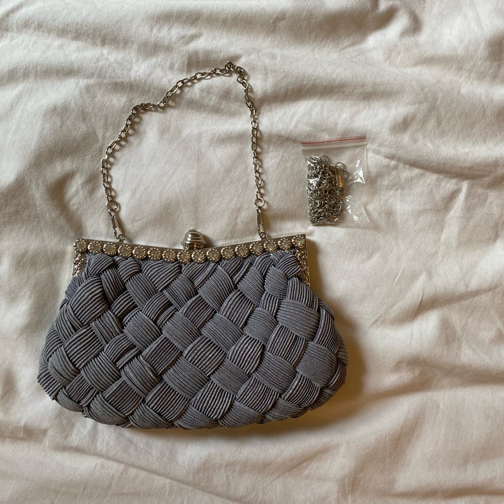 🔥5 for $25! Silver Clutch With Silver Chain
